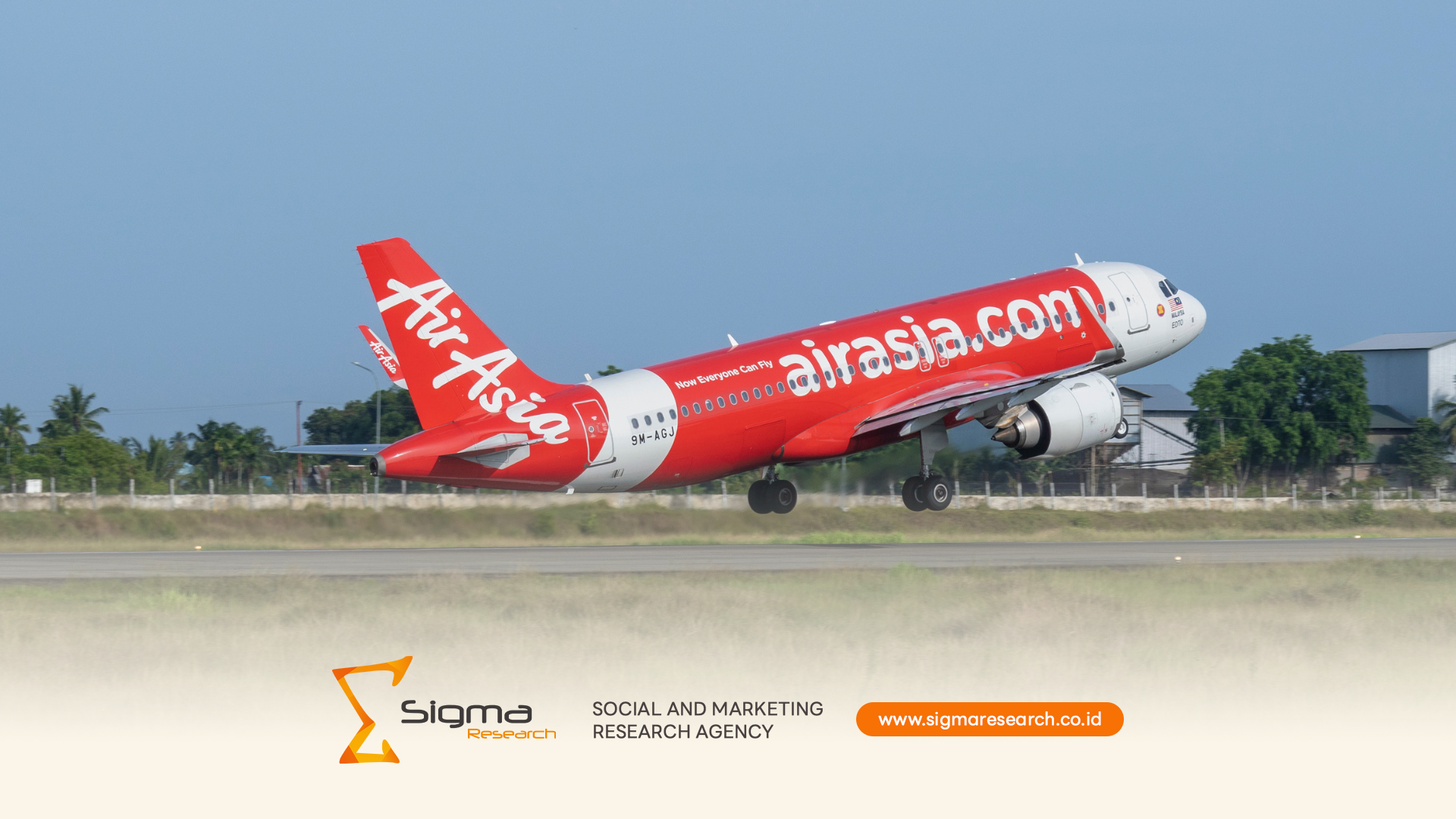 Pesawat low-cost carrier Airasia di bandara Vietnam sebelum kesulitan dan gagal