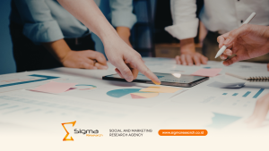 Tim analis Sigma Research Indonesia sedang melakukan sesi marketing research dengan data visualisasi di layar