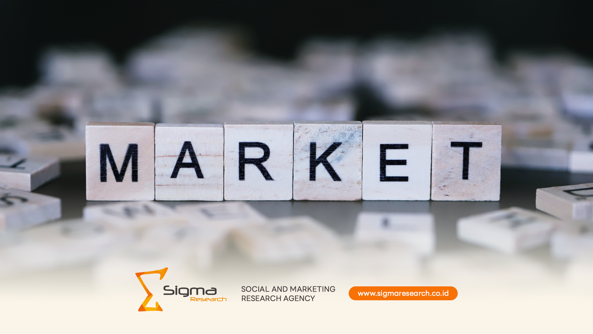 Eksekutif bisnis Indonesia sedang menganalisis hasil riset pasar dan grafik pertumbuhan ekonomi untuk pengambilan keputusan strategis